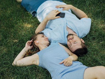 Partager des instants simples avec une pleine présence construit l’intimité