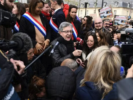 En Francia el poder de los sindicatos de clase sigue siendo un bloque de hormigón contra el que chocan los planes más agresivos de Emmanuel Macron. El descontento vuelca a miles de manifestantes a las calles de Francia