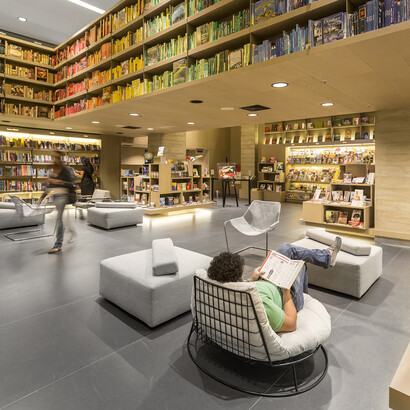 Lo más lamentable de esta situación es que en las aulas y en los hogares, en los centros de trabajo y en las reuniones de amigos, abundan las citas de libros y autores creados en tubos de ensayo para el consumo
