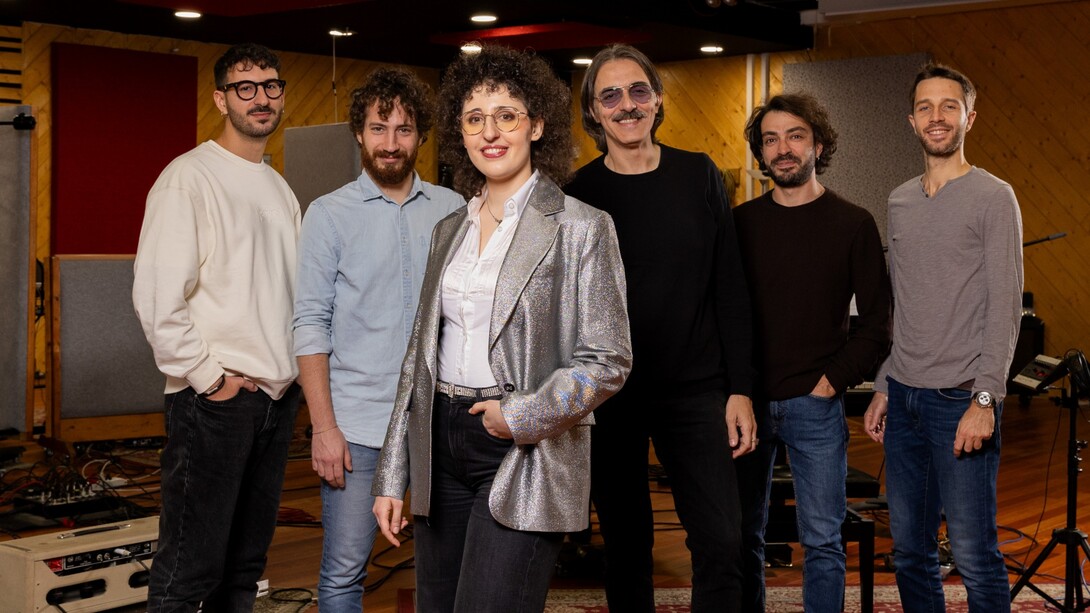 La cantante è una musicista jazz italiana che costruisce la propria identità artistica attraverso ricerca, studio e esperienza diretta del linguaggio jazz. In copertina Perla Palemieri feat. Max Ionata