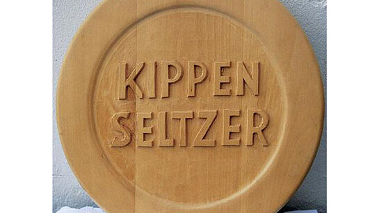 Martin Kippenberger, Kippen Seltzer, 1990 © Estate of Martin Kippenberger / Galerie Gisela Capitain, Cologne