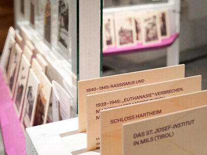 Stitched into memory. In remembrance of 67 people killed in Hartheim in 1940, exhibition view. Courtesy of House of Austrian History