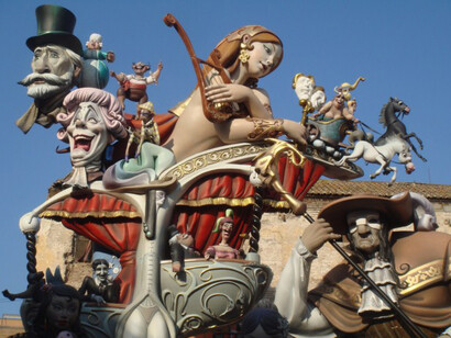 Fallas. Las figuras esperan a ser quemadas. Valencia