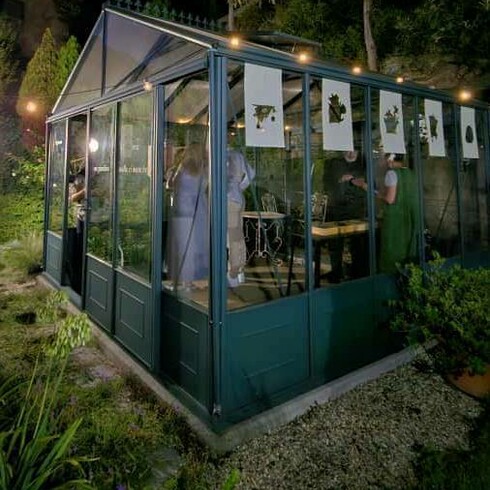 Vanni Cuoghi, Cesare Galluzzo, Asako Hishiki, Significare il giardino. Armonie, tracce e misteri, serra della Casa del Sole, Ceranesi (GE), agosto 2025. Ph. Diego Santamaria