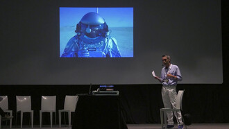 Carlo Di Litta durante una conferenza sugli Ufo
