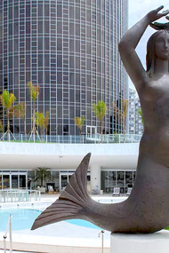 Vista da piscina e estátua da sereia, símbolo do Hotel Nacional, Rio de Janeiro, Brasil