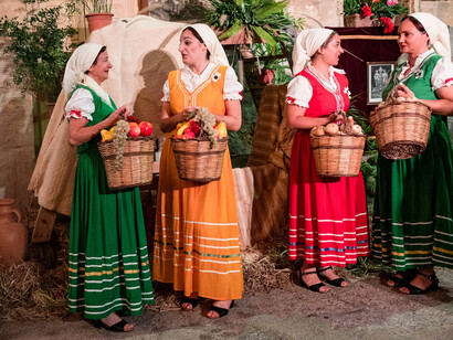 O santuário de Ta'pinu em gozo é um local de devoção e peregrinação, conhecido por sua história milagrosa e pelas 14 estátuas de mármore da via sacra. Foto de Monica Grima para o grupo Mnarja Folk Group (Nadur) no Facebook