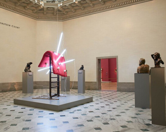 Sarah Lucas, Exhibition view. Courtesy of Legion of Honor Museum 