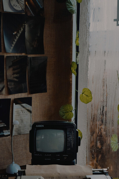 An old television set