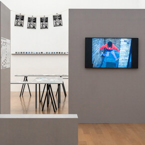 Auf der strasse, ausstellungsansicht. Mit freundlicher genehmigung des Kunstmuseum Liechtenstein