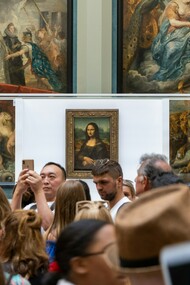 La Gioconda di Leonardo da Vinci al Louvre, Parigi, Francia. Il famoso volto che continua a suscitare emozioni contrastanti