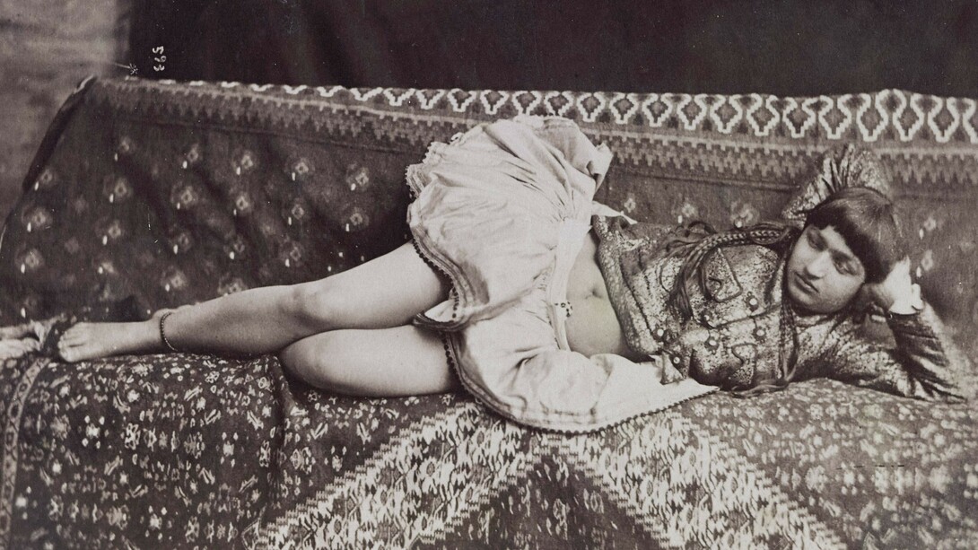 Antoin Sevruguin. Femme allongée sur le côté, Iran, vers 1880-1896. Avec l'aimable autorisation du Musée Rietberg