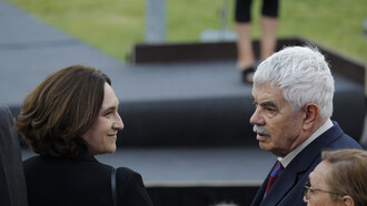 La actual alcadesa de Barcelona, Ada Colau, con Pasqual Maragall en el acto institucional en conmemoración de los 25 años de Barcelona'92