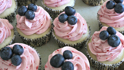 Almond Raspberry Cream Cupcakes