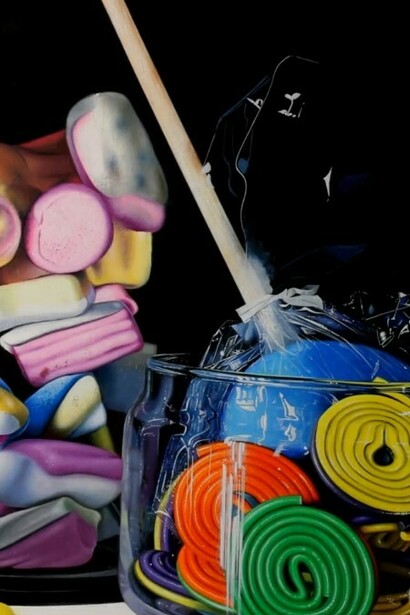 Roberto Bernardi is a photorealist painter who explores the beauty of everyday life though the reflections and transparencies in his still life paintings, using as his main subject plates and glasses, kitchens appliances, dishwashers, fridges and more recently lollypops and candies