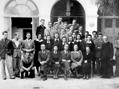 Italo Calvino il secondo in alto a sinistra con i compagni di scuola Fonte Moresch