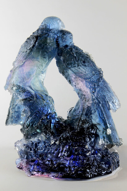 Sibylle Peretti, Lovers in Blue. Kiln cast glass, 13 x 10 x 6 inches. Courtesy of Momentum Gallery