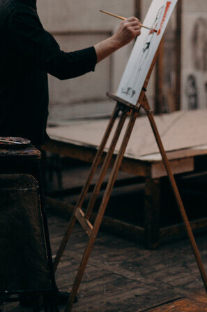 Pittore. Al di là dei valori e dei sentimenti, la sua personalità si rivolge tutta alla ricerca