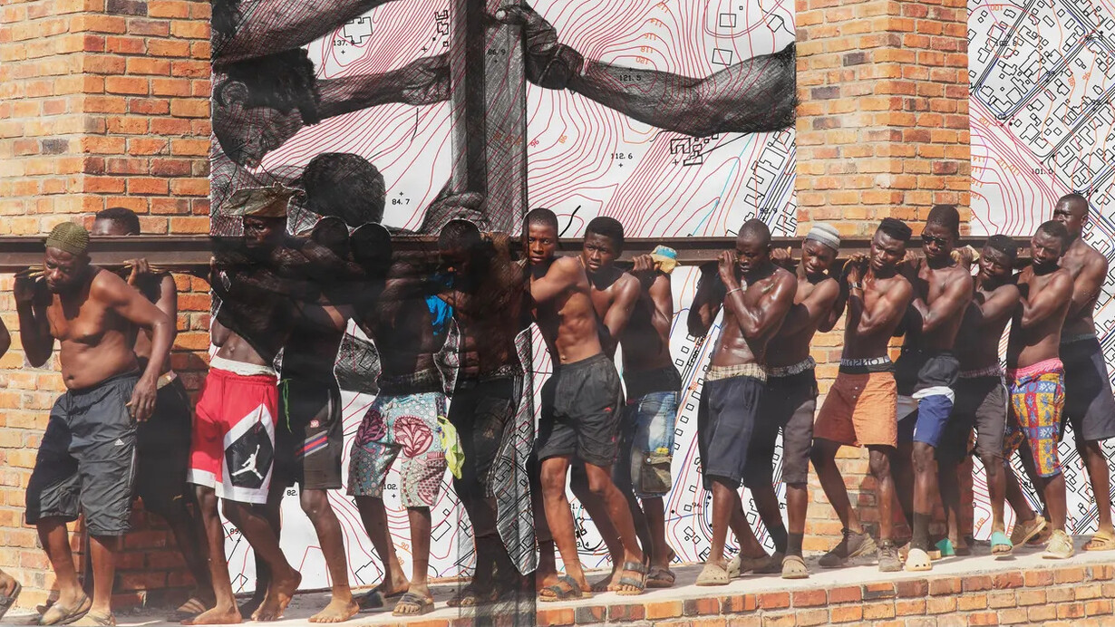 Ibrahim Mahama, Ohia ye ya, 2023–24. Courtesy of White Cube Gallery