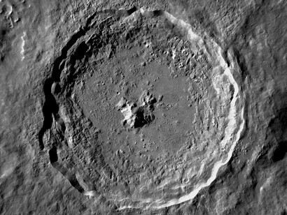 Tycho es el cráter más joven entre los grandes cráteres de impacto del lado visible de la luna