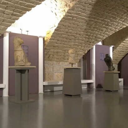 Statue facenti parte della collezione del Museo ARCOS sezione egizia di Benevento, Italia, ritrovate tra i resti di uno dei templi dedicati a Iside