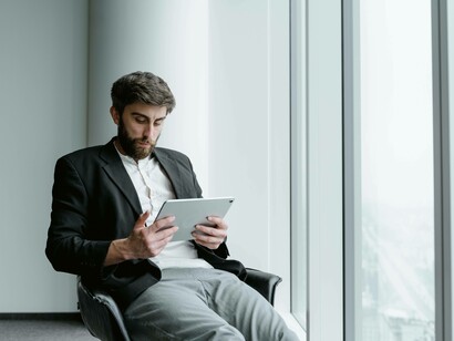 A man on his tablet manipulating for his advantage