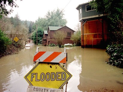 Flooding along California's Russian River after torrential rains from El Niño storms in March 1998. Credit Dave Gatley FEMA