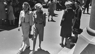 El pantalón, hoy una prenda común y versátil, fue durante mucho tiempo un símbolo de lucha y transgresión para las mujeres