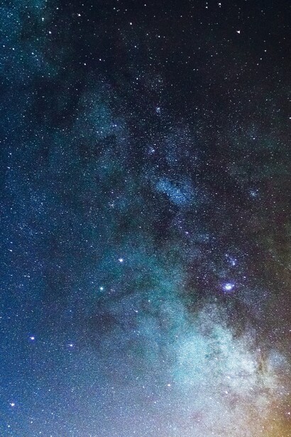 Sulla scaletta del lettino, la sera, ci salivo felice, perché volevo toccare le stelle e mi addormentavo con quei puntini luminosi dentro gli occhi