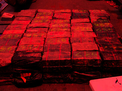 Droga incautada por el destructor de misiles guiados clase Arleigh Burke USS Preble y el equipo embarcado del Destacamento de Aplicación de la Ley de la Guardia Costera de los EE.UU., 2 de junio de 2020