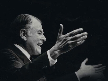 Miguel Patricio Aylwin (1918-2016) ​ fue un abogado, jurista y político demócrata cristiano chileno. Presidente de la República durante el período comprendido entre 1990 y 1994