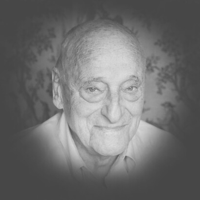 Gerard Genette (1930-2018),  sein Werk „Neuer Diskurs der Erzählung“, das erst 1998 auf Deutsch veröffentlicht wurde, gilt bis heute als grundlegend für die Analyse literarischer Texte