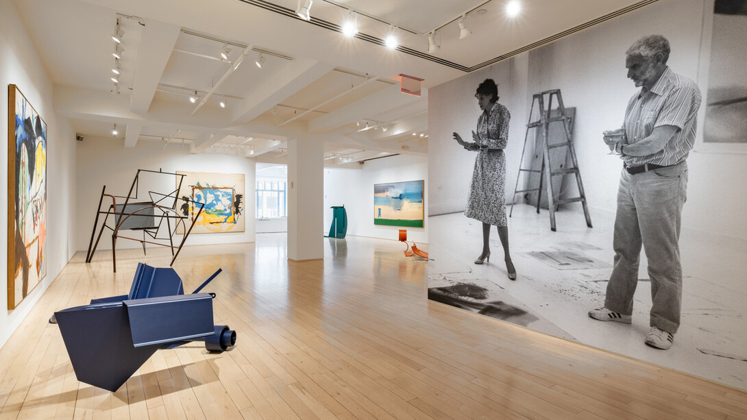 Helen Frankenthaler and Anthony Caro, Similitudes: color, form, friendship, exhibition view. Courtesy of Yares Art
