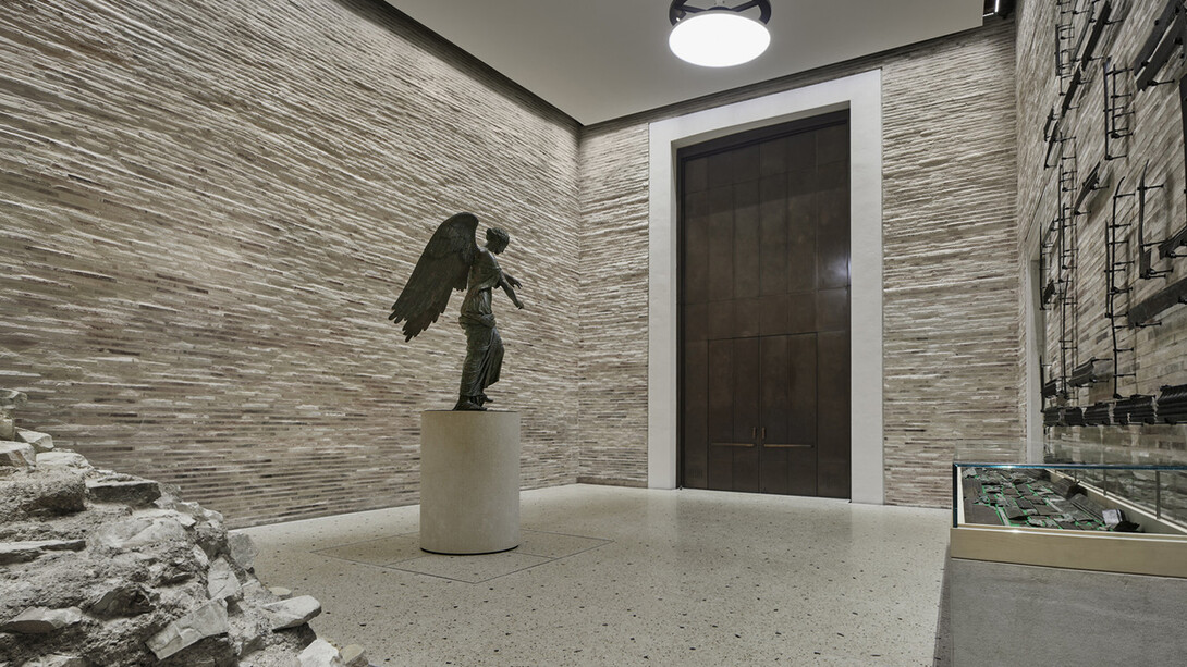 La Vittoria Alata nel rinnovato Capitolium di Brescia, Archivio fotografico Musei di Brescia © Alessandra Chemollo