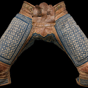 Wer hat die hosen an? Ausstellungsstück. Mit freundlicher genehmigung des Weltmuseum Wien