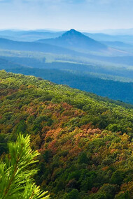 The Ouachita Mountains is where the Board Camp Crystal Mine is located, about 360 kilometers east to west from central Arkansas to southeastern Oklahoma, USA