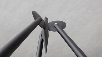 L. Bomben, Compasso a tre gambe, 2018, alluminio, cm 250 x 150 x 4 (variabili). Particolare. Ph Marco Diodà. Courtesy l'artista