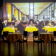 Allestimento immersivo mostra Disegnare la citta