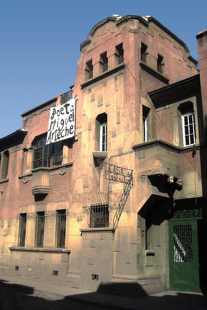 Entrada de la Casa del Escritor, con sita en Almirante Simpson 7, comuna de Providencia, Santiago, Chile