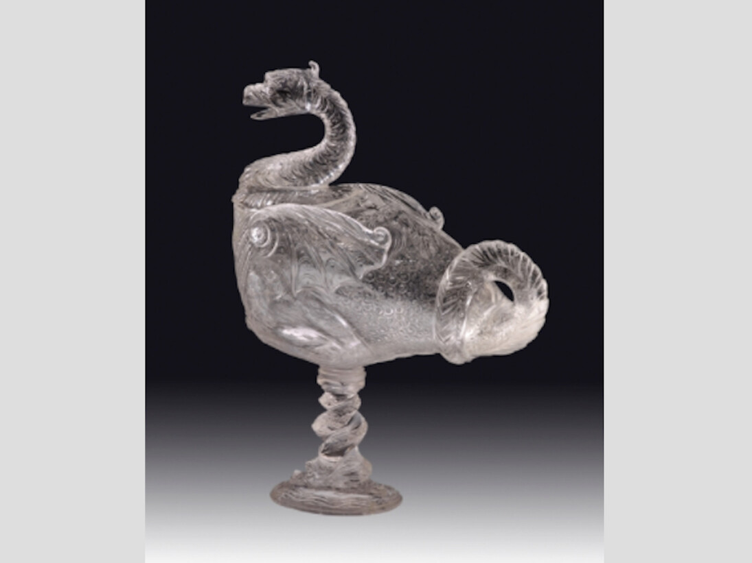 Vaso en forma de dragón o caquesseitão, Segunda mitad del siglo XVI. Cristal de roca / cuarzo hialino, 23 x 18 cm. Courtesy of Museo del Prado