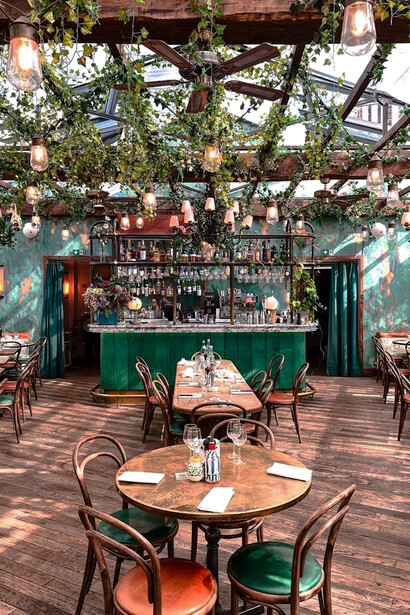 Explore a diversidade gastronômica ao redor do mundo, desde os pratos clássicos da Itália e Grécia até as iguarias únicas da Venezuela, cada uma com sua história e sabores marcantes