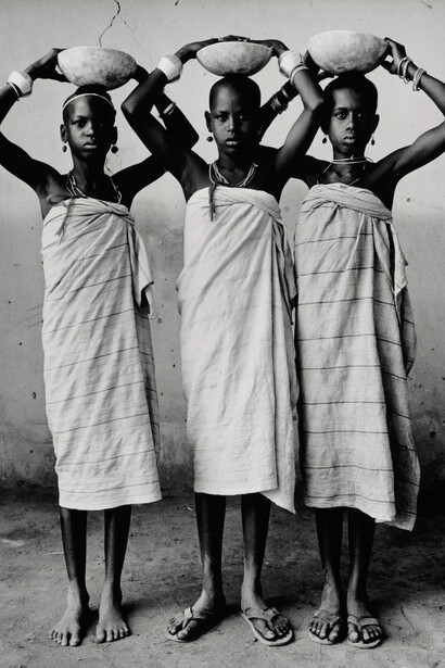 Irving Penn, Three Dahomey girls (with bowls), Dahomey, 1967. Courtesy of Pace Gallery