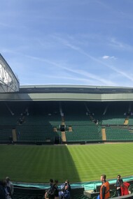 La caratteristica di Wimbledon è la sua tradizione, la storia del tennis che nasce qui sull’erba inglese
