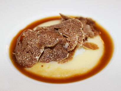 Tartufo su uovo di quaglia. Foto di Sara Biondi