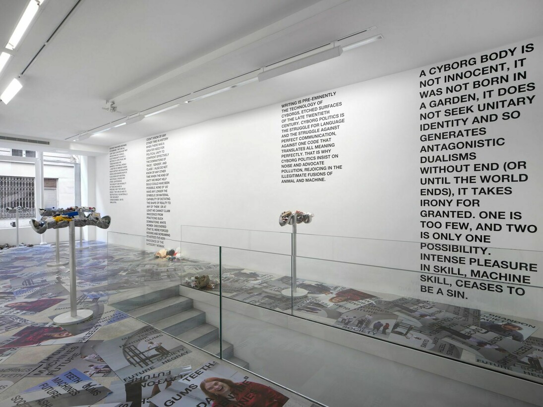 LiliReynaud-Dewar-TEETH, GUMS, MACHINES,FUTURE, SOCIETY (trash cans),2016Aluminium. 110 x 25 x 71 cm-Paris, 2016© LiliReynaud-DewarPhoto. JulieJoubert& archives kamelmennourCourtesy the artist and kamelmennour, Paris/London