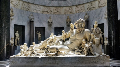 A Quirón se le asocia con la medicina y con cualidades positivas y benévolas, a diferencia de la mayoría de los centauros, cuya naturaleza era brutal
