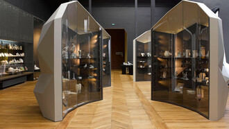 Musée National Adrien Dubouché à Limoges. Somptueuse, délicate, brillante, la porcelaine de Limoges atteste vite d’un savoir-faire incontestable devenant incontournable © By Musée national Adrien Dubouché - Own work, CC BY-SA 4.0