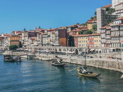 Barcos amarrados no Porto, em Portugal