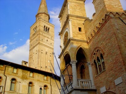 Pordenone. Il mondo rappresentato è sicuramente quello del Nord Est rurale che è da dove provengo, quel basso Friuli la cui parlata è molto vicina a quella veneta