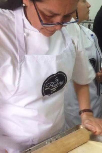 En su cocina, Leonor trabaja con disciplina, curiosidad y una constante búsqueda de técnicas que perfeccionen su oficio